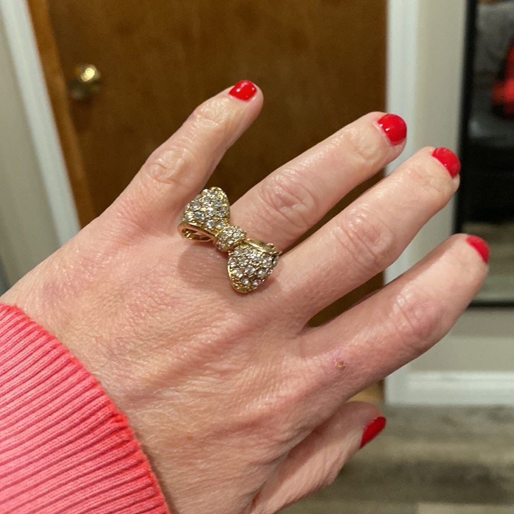 Gold bow ring - Picture 2 of 2